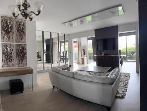 Rez de jardin avec vue mer à saint jean