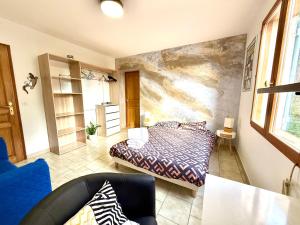 Appartements Un appartement 2 pieces dans une villa avec piscine et parking : photos des chambres