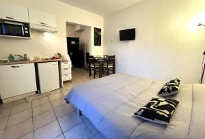 Studio climatisé avec piscine à ST FLORENT