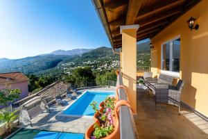 Villa Ivetta for 10 people near Opatija with sea view & children playground