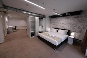 Alexandar Square Suites