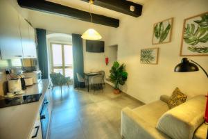 Cozy flat. Swim beach 2 minutes walk. The Old Valletta MCRI1-1