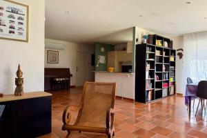 Maisons de vacances Air-Conditioned House with Private Garden in Le Thor pets are welcome : photos des chambres