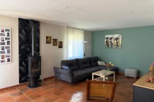 Maisons de vacances Air-Conditioned House with Private Garden in Le Thor pets are welcome : photos des chambres