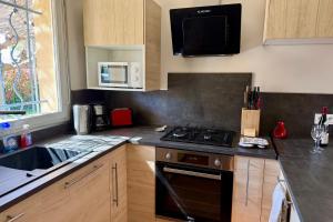 Maisons de vacances Air-Conditioned House with Private Garden in Le Thor pets are welcome : photos des chambres