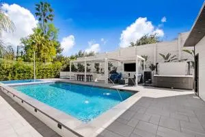 Wellness Temple LA, Luxury Private Escape in Woodland Hills - غرانادا هيلز