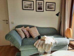 Inspiration - zwei Terrassen mit Seeblick und Garten