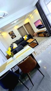 A Contemporary 2-Bedroom Master Ensuite Unit - Kilimani