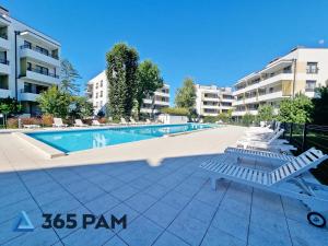 Apartament Celebryta - BASEN ZEWNĘTRZNY, KORT TENISOWY, SIŁOWNIA, PLAC ZABAW, BOISKO - 365PAM