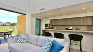 Villa Essence by Clever Details, private pool, central location