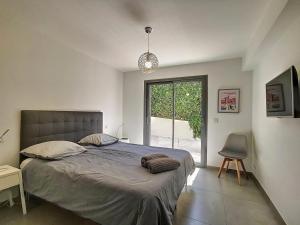 Villas New villa in Le Castellet with pool Superb view Villa neuve au Castellet avec piscine et superbe vue : photos des chambres