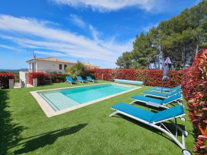 Villas New villa in Le Castellet with pool Superb view Villa neuve au Castellet avec piscine et superbe vue : photos des chambres