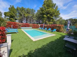 Villas New villa in Le Castellet with pool Superb view Villa neuve au Castellet avec piscine et superbe vue : photos des chambres