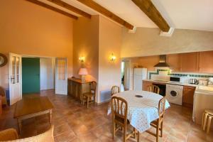 04B8 Beautiful T3 in the heart of lavender - pool