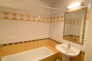 Appartements 04B8 Beautiful T3 in the heart of lavender - pool : photos des chambres