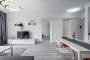 Rose Residence 1-1BR Apt-Parking