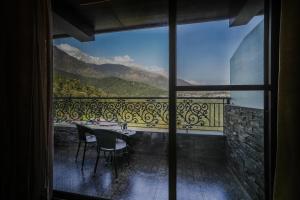 Alivaa Hotel, McLeodganj With Best Dhauladhar View & Infinity Pool Sky Garden