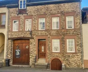 Lovingly renovated witch's house with 2 parking spaces and garden - Lösnich