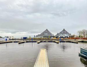 Houseboat Blue Sneekermeer
