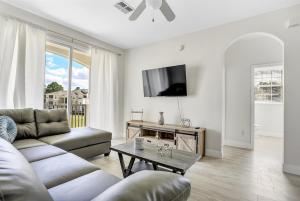 8102-3-PP-Vacation getaway condo at Windsor