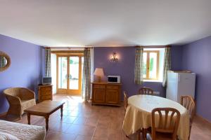 Appartements 04B6 Beautiful studio in a mas provencal - pool : photos des chambres
