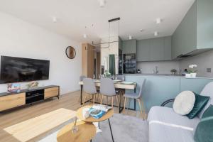 Nowoczesny Rodzinny Apartament z Klimatyzacją i Parkingiem w Krakowie by Renters Prestige