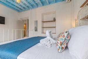 Xenofon Traditional Rooms