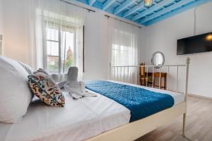 Xenofon Traditional Rooms