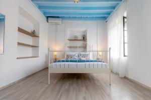 Xenofon Traditional Rooms