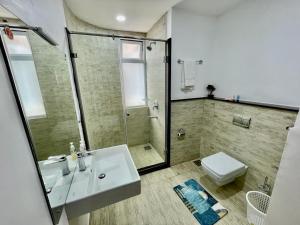 newly furnished two bedroom apartment with swimming pool, fully equipped gym, private parking space,children playground and unbeatable scenic city views