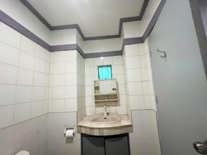 Layover Guesthouse at 28 Fokker- Near Airport