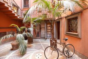 Romantic Refuge in Piazza Navona