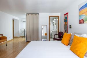 Romantic Refuge in Piazza Navona