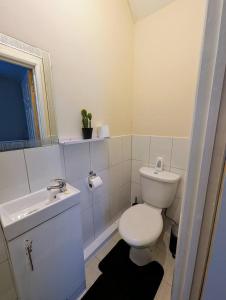 King En suite Room Near Heathrow Airport
