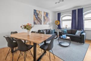 Altstadt - Exklusive 3-Zi-Wohnung für 6 Personen mit 90 qm, großer Dachterrasse, Parkplatz, WLAN