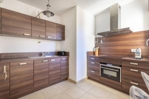 Superbe T2 refait à neuf proche du centre du village et de la Mer
