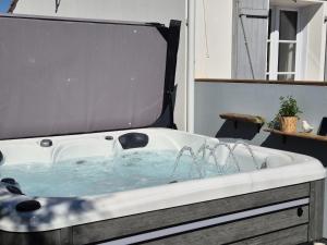 Villas Villa de charme SPA - Piscine - Etang : photos des chambres
