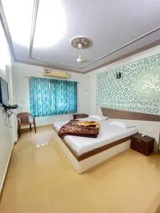 Hotel Ashutosh I 300mtr from shreenathji temple I 966o9o1oo6 - Rājsamand