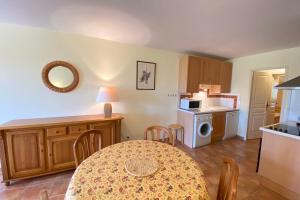 Appartements 04B5 Beautiful studio in a mas provencal - pool : photos des chambres