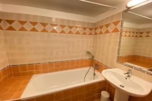 Appartements 04B5 Beautiful studio in a mas provencal - pool : photos des chambres
