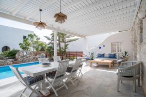 Cavos Paros Two-Bedroom Villa with Private Pool & Jacuzzi