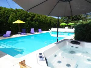 Maisons de vacances Villa Luxe avec Spa, Piscine Chauffee & Salle de Sport a Beauville : photos des chambres