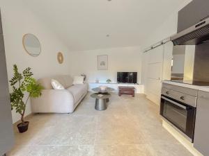 Charmant studio avec parking terrasse et proche de la plage