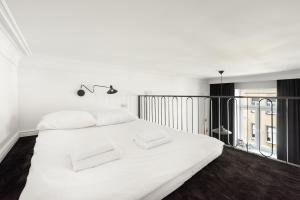 Wilcza Apartment with Mezzanine by BookingHost