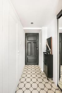 Wilcza Apartment with Mezzanine by BookingHost