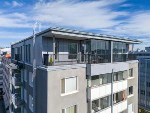 Luxurious 2BR Penthouse with Private Balcony