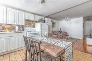 Amazing Location Murray Hill 3 Bedroom Apartment