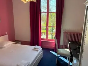 Hotel Couleurs Sud Centre-ville Gare Charleville-Mézières - 莱斯豪提斯-里维尔