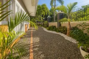 The Aston Residences Clark Private 3BR Villa near Clark Airport - Pangpang