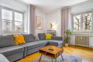 cruwzo I Spacious 3 BR with WiFi Kitchen Games